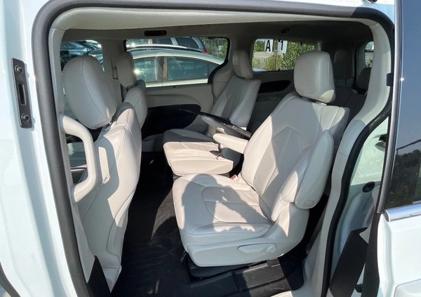 Chrysler Pacifica cena 89000 przebieg: 33000, rok produkcji 2021 z Ostróda małe 172